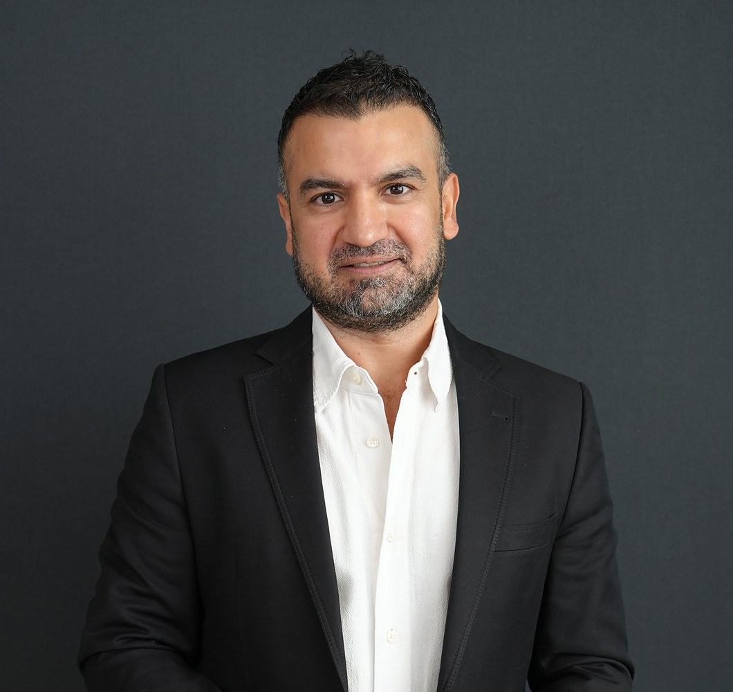 Op. Dr. Kadir Berat Oyur, stüdyo portresi