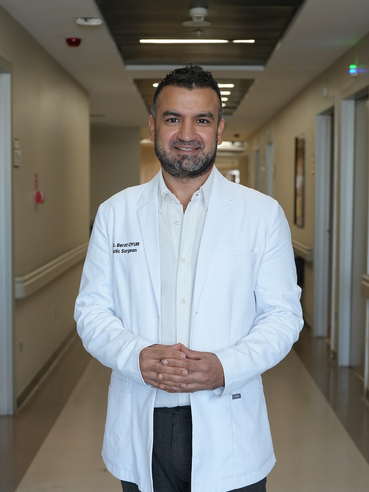 Op. Dr. Kadir Berat Oyur, Facharzt für Plastische und Ästhetische Chirurgie, Istanbul